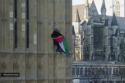 Barefoot man holding Palestinian flag seen scaling Big Ben’s Elizabeth Tower in CCTV footage