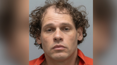 Florida man arrested for burglary while on way to court for another burglary charge, says he needed clothes for court