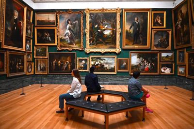 Don’t lose sight of the big picture in art galleries
