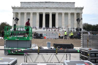 Construction for UFC stage has tourists fuming over blocked views at the Lincoln Memorial