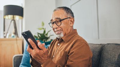 Straight Talk for Seniors: Affordable Plans Without the Age Requirement