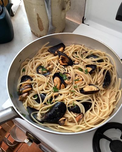 Rachel Roddy’s recipe for spaghetti with mussels, parsley and lemon