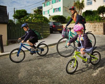 Ministers want 60% of pupils in England ‘actively’ travelling to school by 2035