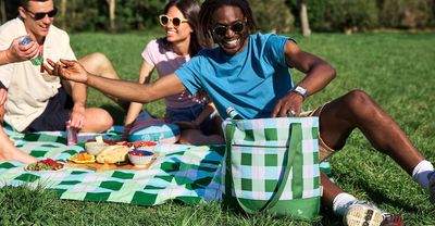 Chic and reusable picnic accessories for the perfect park day