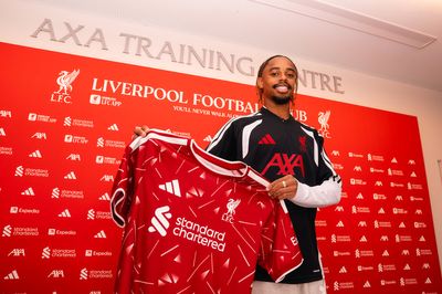 What time does summer transfer window close on Deadline Day?
