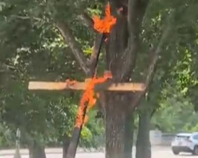Chicago officials search for suspect after burnt cross found in Grant Park
