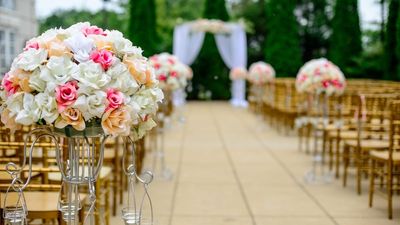 Man had a panic attack during a wedding and quietly stepped out. Then the bride told him he ruined her moment