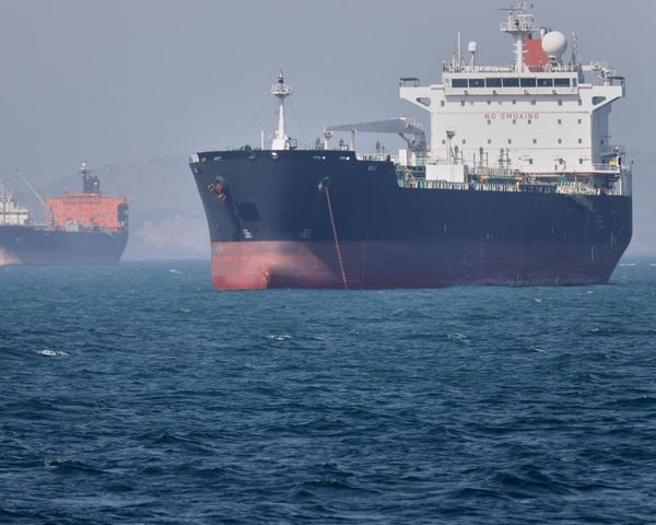 Has the US really carried out a secret mission to get oil through Hormuz?