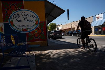 Texas takes over voter registration in Val Verde County amid struggles