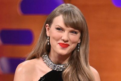 Alana Haim reveals she made Taylor Swift’s NBA game T-shirt