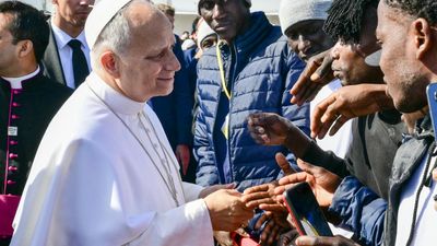 ‘All of us are migrants’, says pope on final day of Spain visit