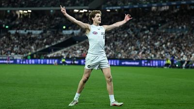 Suns' slide continues, Geelong get back on track