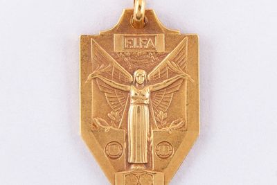 Pele’s World Cup medal to go under the hammer alongside classic memorabilia