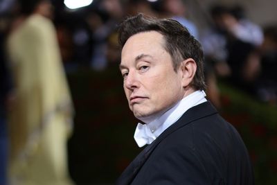 Elon Musk is now worth more than most countries as the SpaceX IPO pushes him to $982 billion