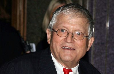 'A man who truly saw the beauty in everything...' Tributes pour in for late pop artist David Hockney