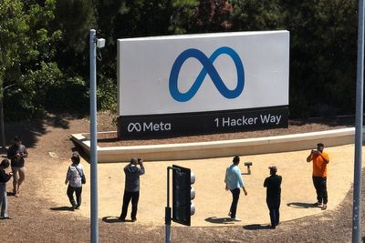 Is Facebook down? Live updates as Messenger and Meta apps offline in major outage