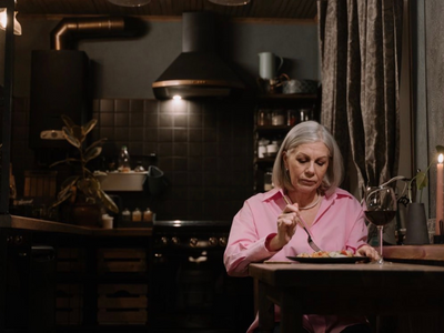 Psychology says people who eat dinner alone by choice aren’t lonely: They’re protecting a peace they spent decades earning