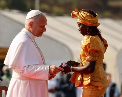 All of us are migrants, says pope as he rounds off tour of Spain in Tenerife