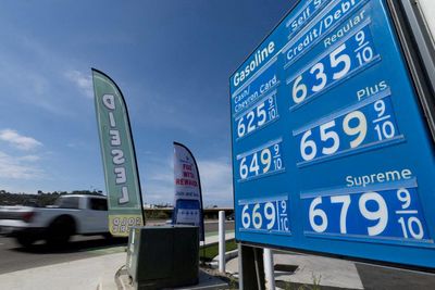 US consumer sentiment improves in June due to easing gas prices
