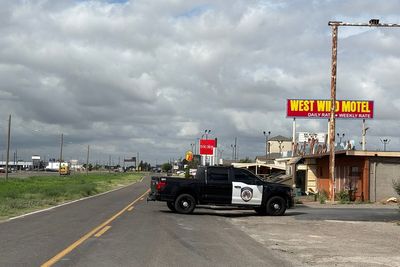 Texas shooting leaves 1 dead and 9 injured as police are in a standoff with a suspect