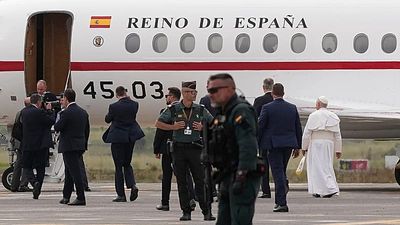 Pope returns to Rome on plane offered by Spanish king after technical glitch, Vatican says