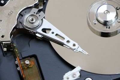 17 years ago, one engineer made a very important discovery: If you shout at data centre HDDs, they slow down