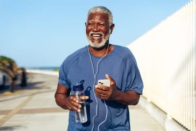 8 Habits That Quietly Age You Faster