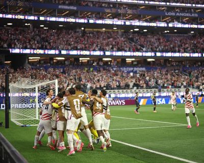 Los Angeles conjures up irresistible spectacle as USA sparkle in opening act