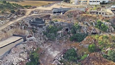 300,000-year-old prehistoric cave discovered south of Haifa reveals clues to early human societies