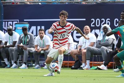 Who is the referee for USA vs Paraguay?