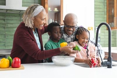 6 Phrases That Push Grandchildren Away Without You Realizing