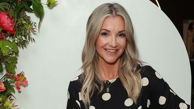 I never would have paired these two ice cream colours together, but Helen Skelton proves they work so well