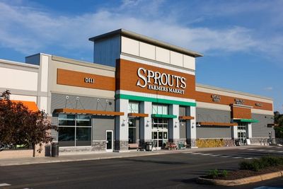 5 Grocery Chains Quietly Expanding While Others Close