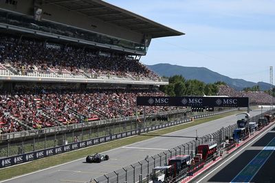 "At least a two-stop": George Russell and Lewis Hamilton expect Barcelona GP to be hard on tyres