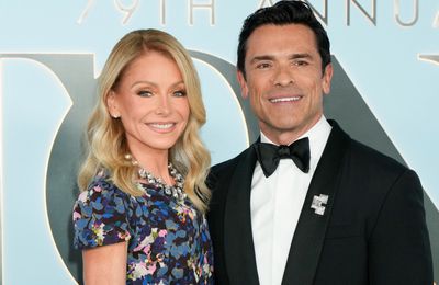 Kelly Ripa's 'awkward' hands caused this regret about her and Mark Consuelos' $179 wedding