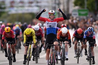 Lorena Wiebes makes a winning comeback after Giro d'Italia disqualification with a commanding victory at the Copenhagen Sprint