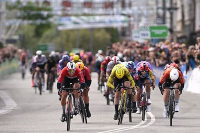Quick decisions, a touch of shoulders, and a late-race bike change - How top sprinters fought through the chaotic last lap of the Copenhagen Sprint