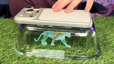 I tried the viral TikTok hack that turns your phone into a 3D hologram — here's how to do it yourself
