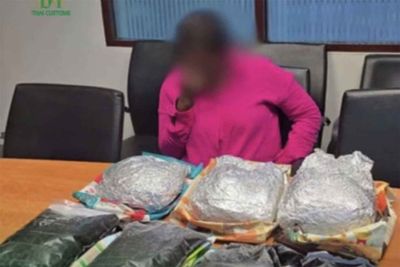 Heroin and phone smugglers caught at Phuket airport