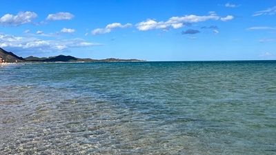 Sardinia: beach shade banned for adults, allowed only for children and over-65s
