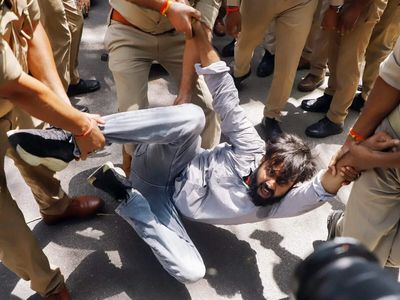 UP: NSUI protests against paper leaks, demands Pradhan's resignation
