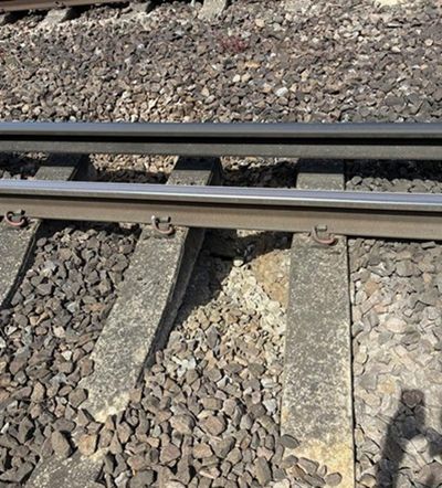 Thousands of Gatwick passengers stranded after sinkholes found on South London rail bridge