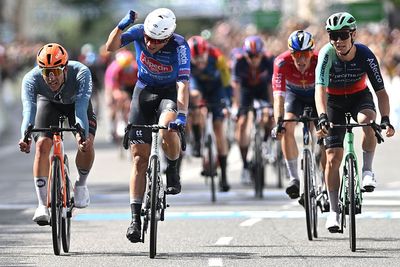 Copenhagen Sprint: Breakaway caught on the line as Jasper Philipsen avoids crashes and chaos to claim sprint victory