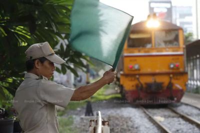 Automatic train braking planned for Bangkok's deadly level crossing