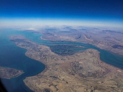 Fragile Iran deal offers oil relief, but Hormuz risks remain
