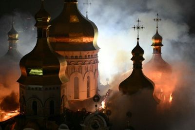 Deadly strikes on Ukraine leave Kyiv cathedral in flames