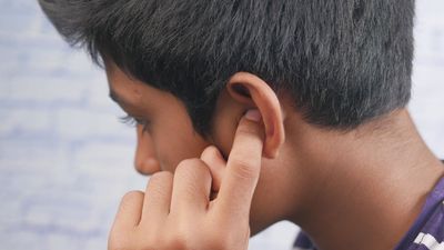 Man says he ended up in ER after cockroach burrowed into his ear during late-night car repair