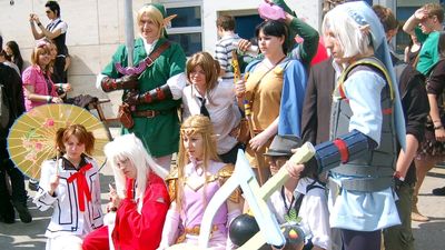 Reddit user asks if she was wrong for confronting her ex-boyfriend’s new girlfriend at a convention