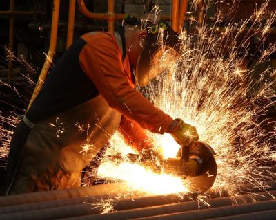 Listen to manufacturers and unions: high electricity prices are killing industry