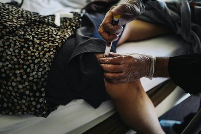 Stanford Scientists Unveil Breakthrough That Could Eliminate the Need for Knee Replacements by Regrowing Cartilage with a Single Injection
